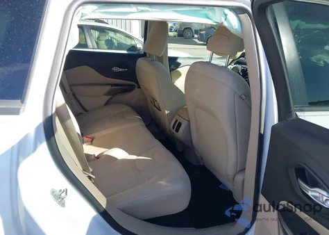 2021 Jeep Cherokee Latitude 4X4 z USA, uszkodzony, nr VIN 1C4PJMCBXMD123352